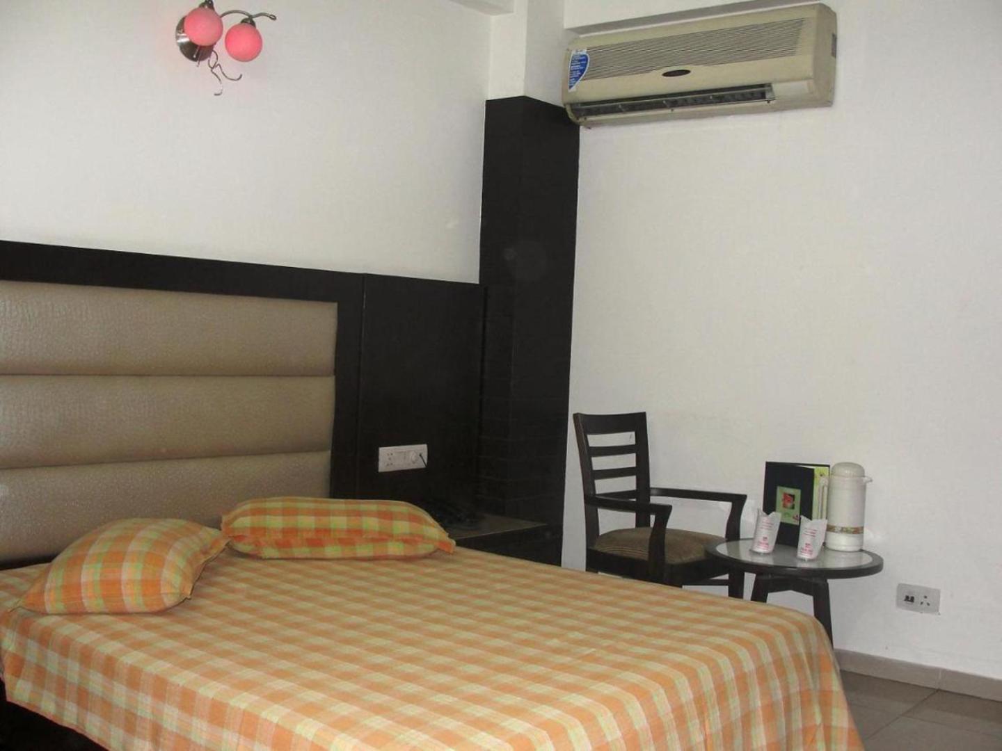Hotel Chanchal Continental - 02 Mins From New Delhi Railway Station Екстер'єр фото