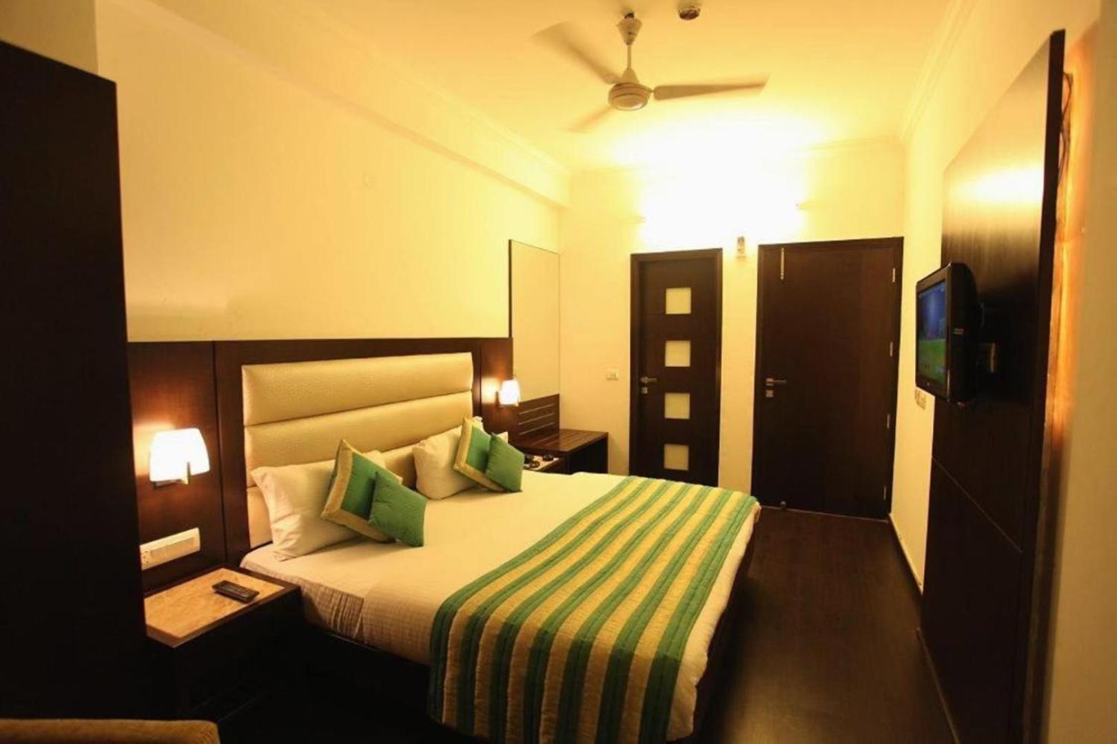 Hotel Chanchal Continental - 02 Mins From New Delhi Railway Station Екстер'єр фото