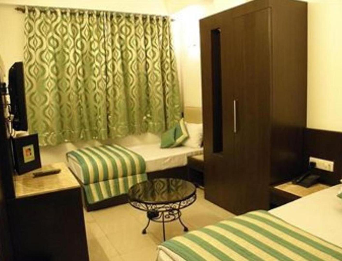 Hotel Chanchal Continental - 02 Mins From New Delhi Railway Station Екстер'єр фото