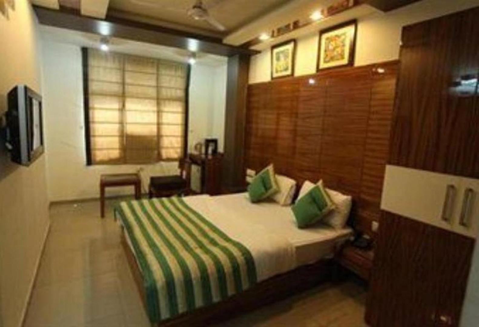 Hotel Chanchal Continental - 02 Mins From New Delhi Railway Station Номер фото