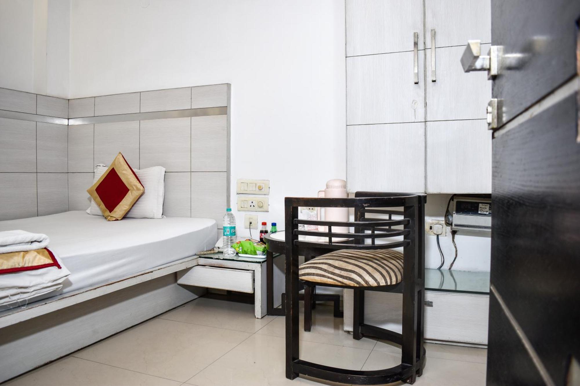 Hotel Chanchal Continental - 02 Mins From New Delhi Railway Station Екстер'єр фото