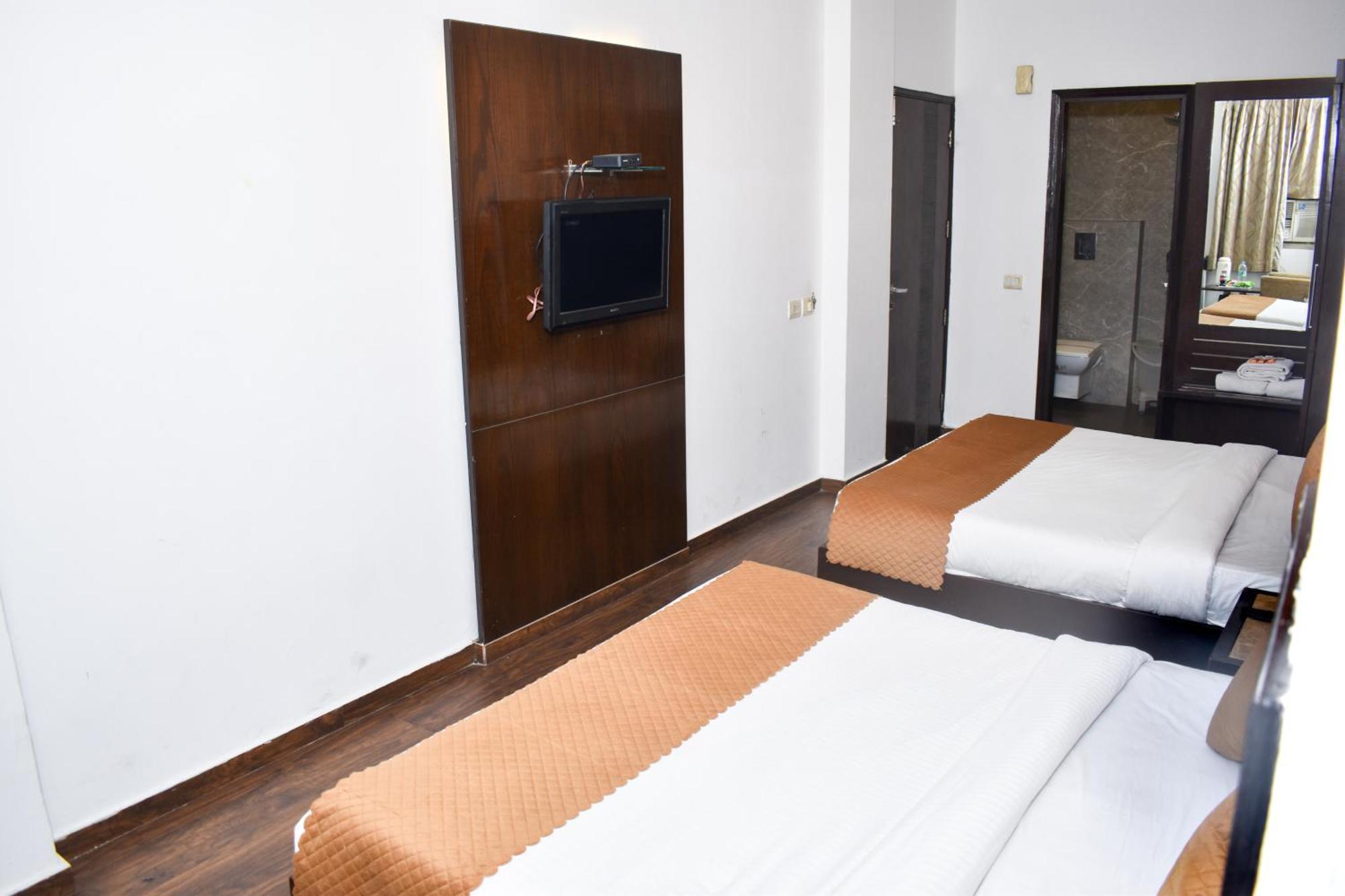 Hotel Chanchal Continental - 02 Mins From New Delhi Railway Station Екстер'єр фото