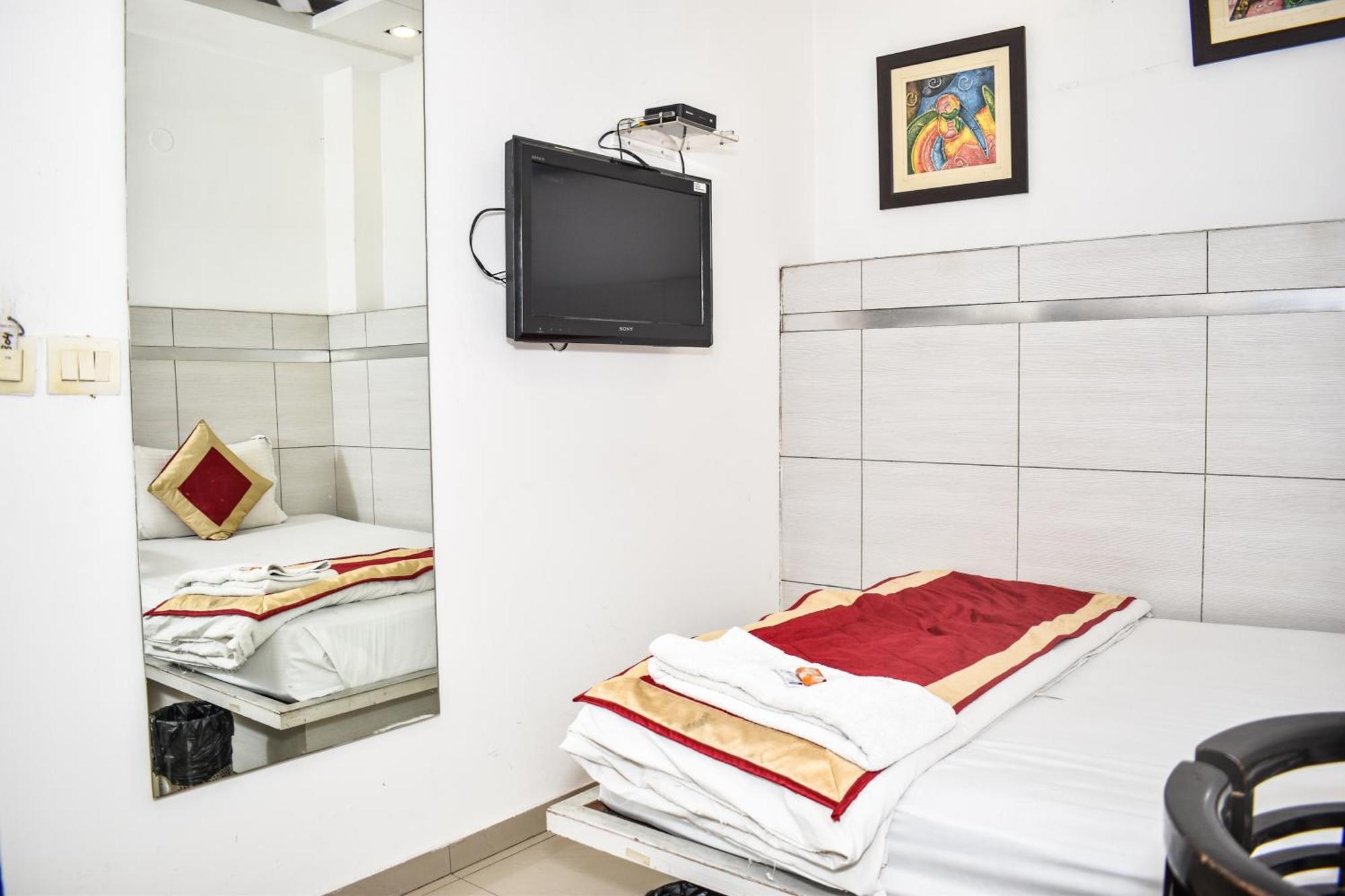Hotel Chanchal Continental - 02 Mins From New Delhi Railway Station Екстер'єр фото