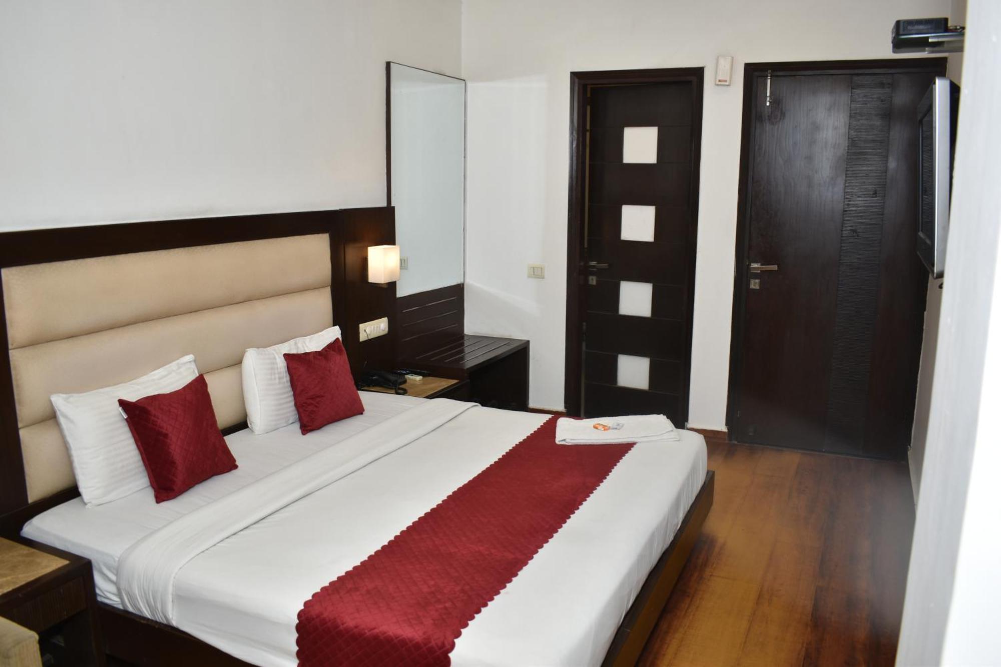 Hotel Chanchal Continental - 02 Mins From New Delhi Railway Station Екстер'єр фото