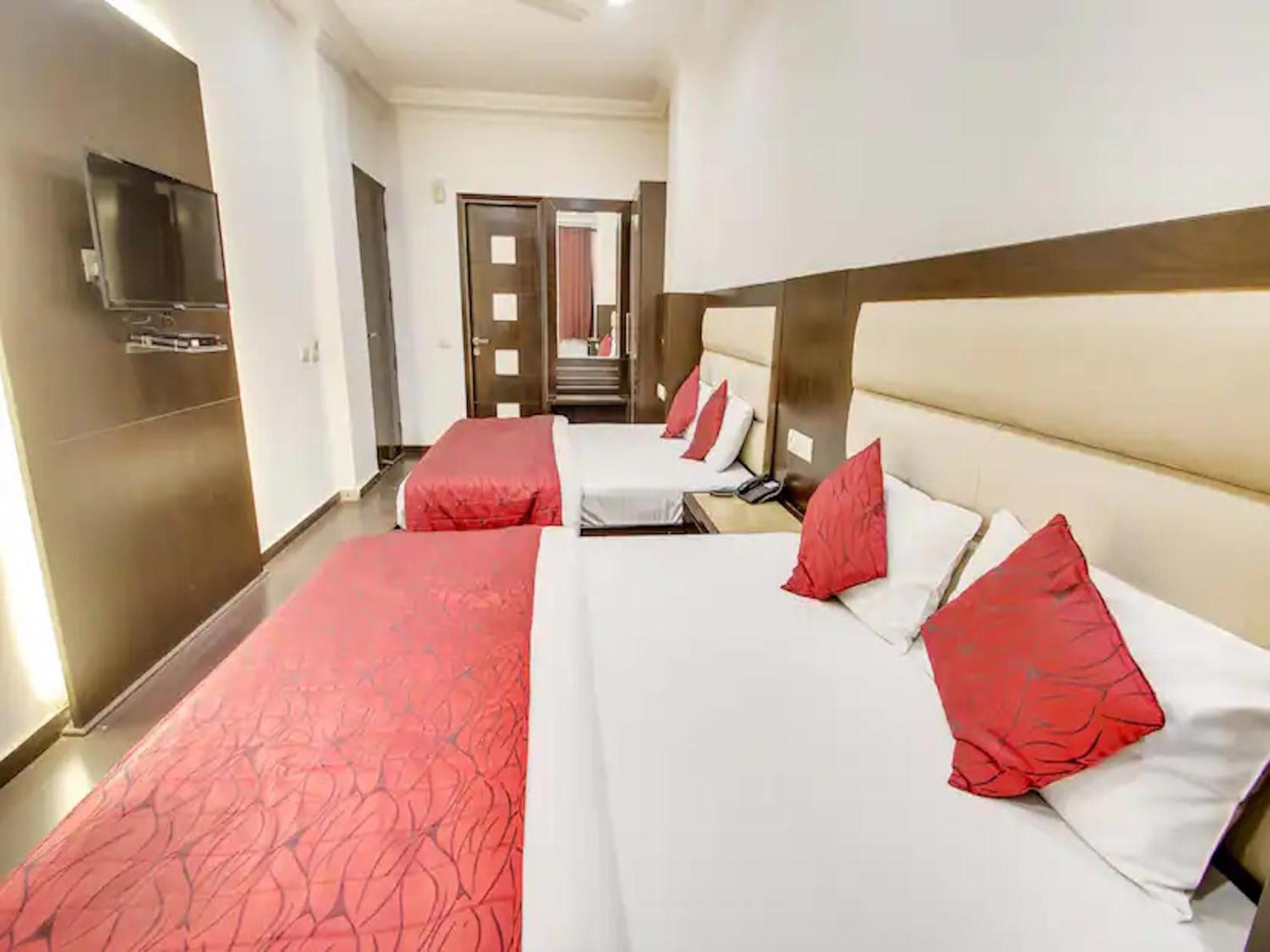 Hotel Chanchal Continental - 02 Mins From New Delhi Railway Station Екстер'єр фото